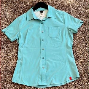 The North Face brand Turquoise Short Sleeve Button Down Shirt (Small)